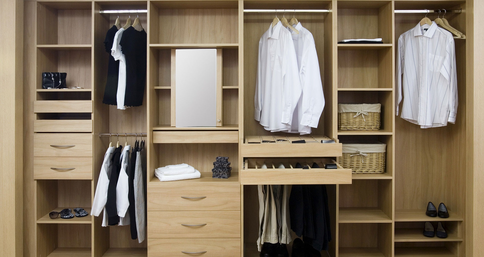 Roupeiros Slide background